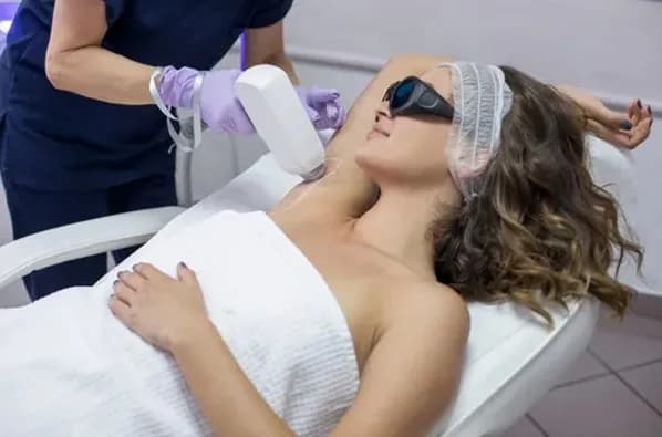 Shaving, Waxing or Laser Hair Removal? Comparing the Everyday Upkeep