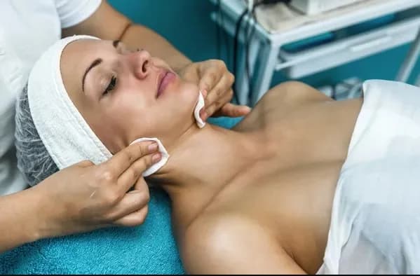 Glycolic, Salicylic or Mandelic Peel: What Do These Names Mean?